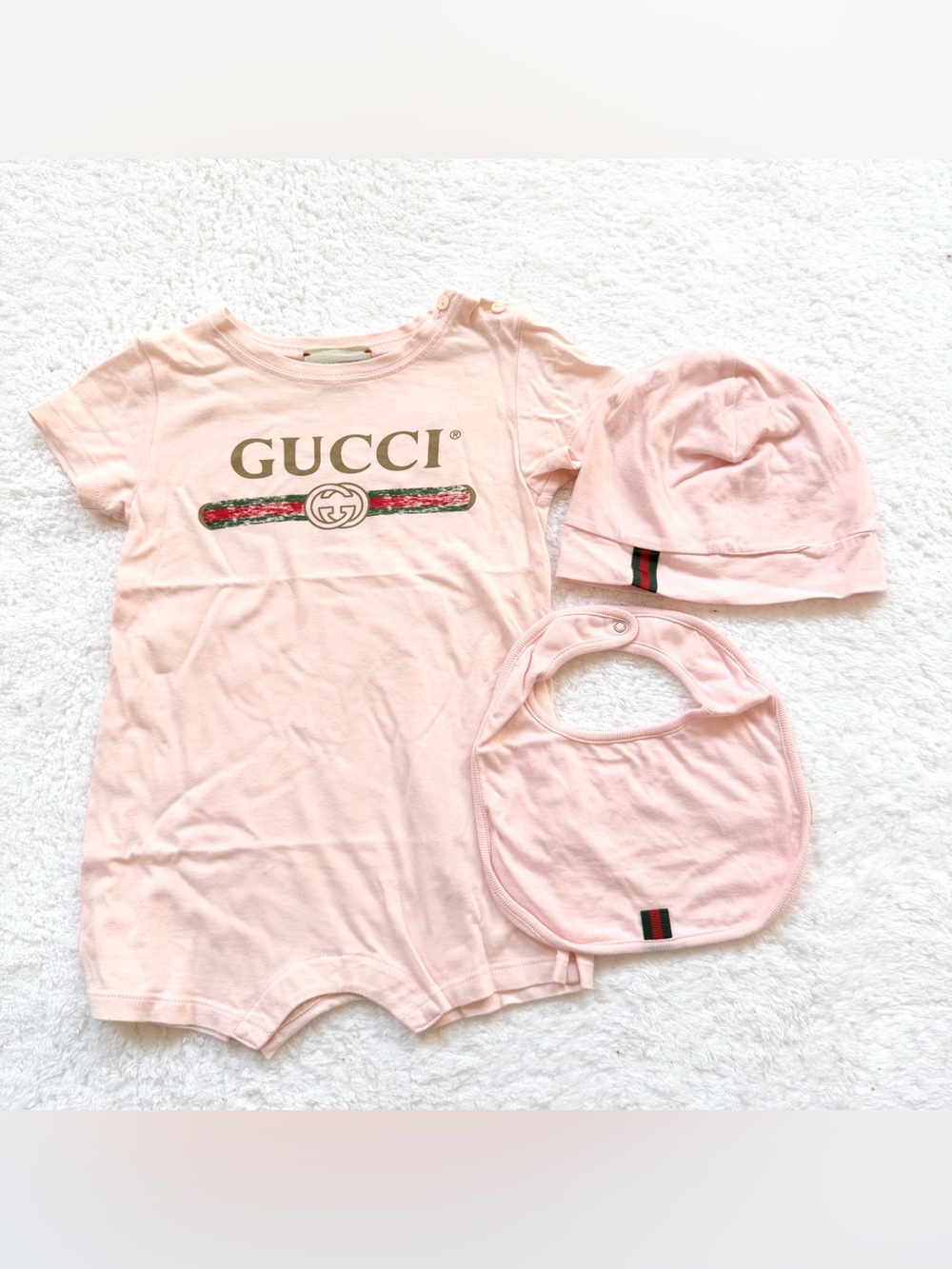 Gucci Logo Baby Girl Pale Pink Cotton Gift Set One Piece Romper Bib Hat 9/12m